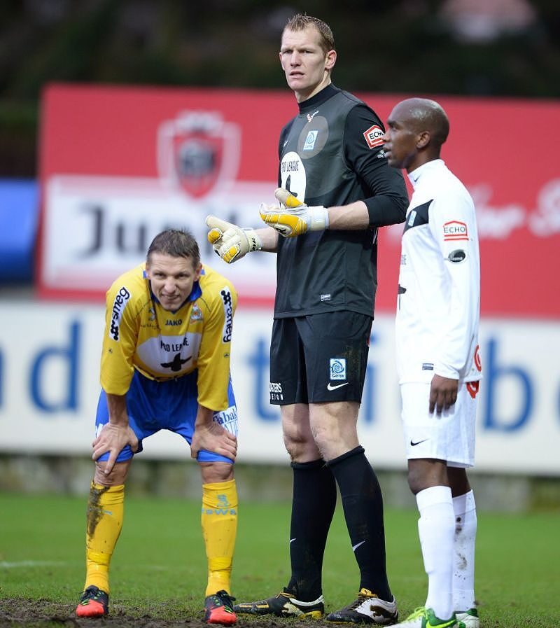 Kristof Van Hout, cầu thủ người Bỉ cao 2m09