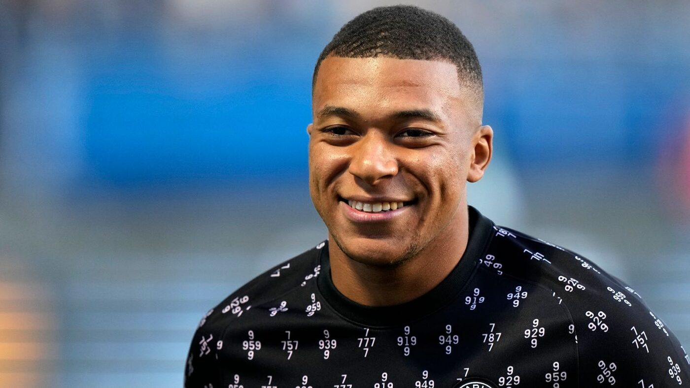 Kylian Mbappé - cầu thủ điển trai