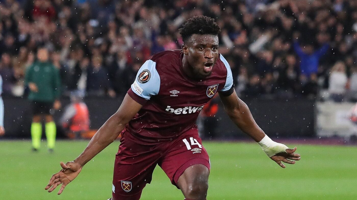 Lionel Messi rê bóng