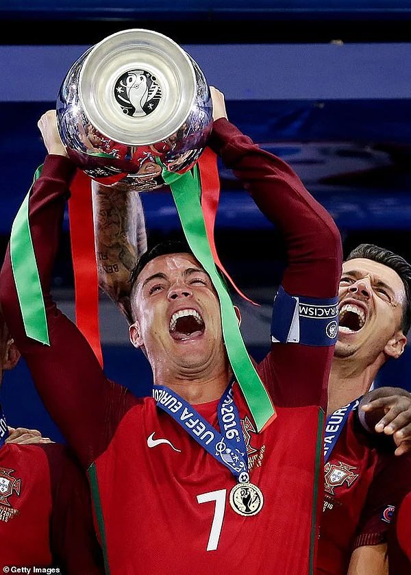 Ronaldo đã vô địch Euro và Nations League cùng tuyển Bồ Đào Nha