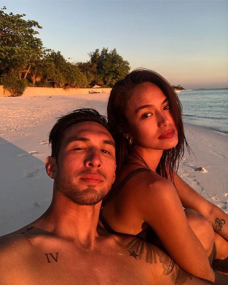 Samantha Richelle trong bộ trang phục thời trang