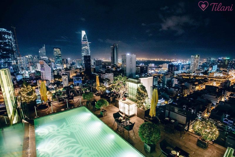 Air 360 Sky Lounge là rooftop hiện đại với góc riêng biệt, thích hợp cho các cặp đôi yêu không gian sang trọng.