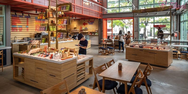 Maison Marou không chỉ nổi tiếng với chocolate mà còn là địa điểm hẹn hò riêng tư ở Sài Gòn với góc ngồi tầng 2 ít người biết.