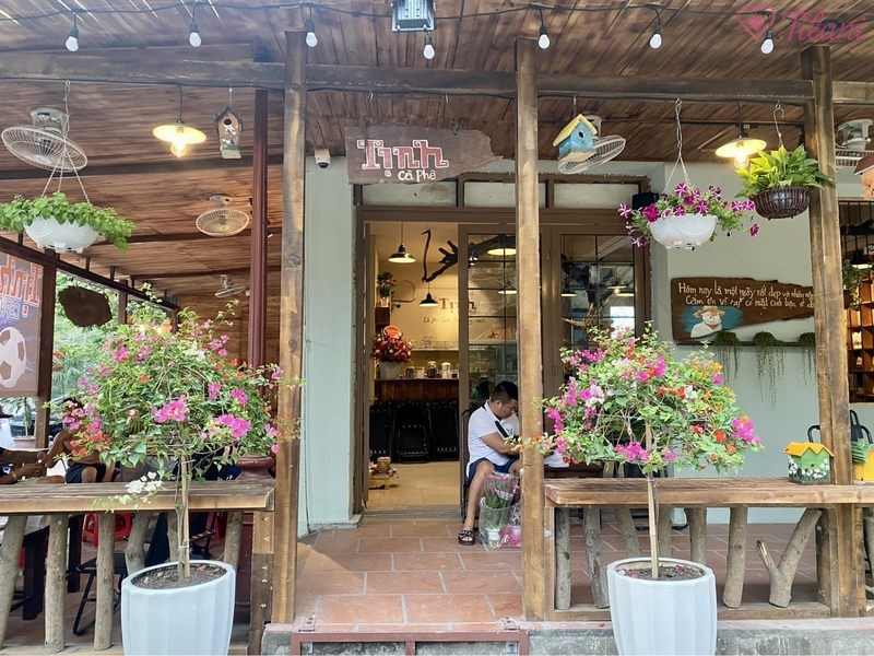 Tịnh Cafe – quán cà phê ẩn mình trong hẻm nhỏ, yên tĩnh và riêng tư cho buổi hẹn tiết kiệm tại Sài Gòn.