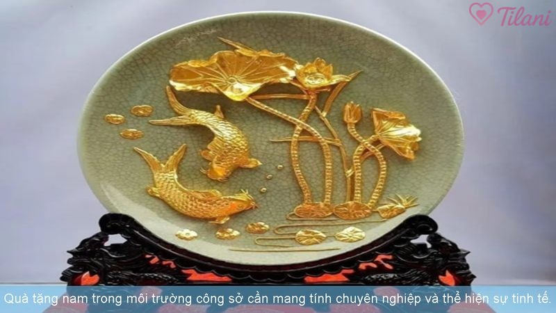 Quà tặng nam trong môi trường công sở cần mang tính chuyên nghiệp và thể hiện sự tinh tế.