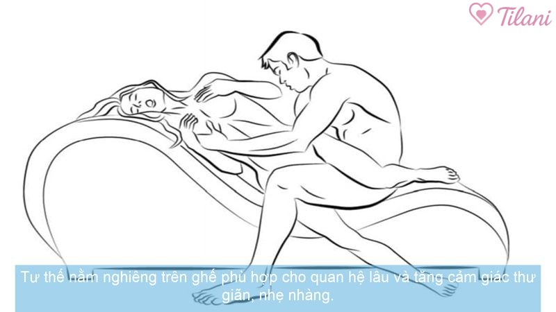 Tư thế nằm nghiêng trên ghế phù hợp cho quan hệ lâu và tăng cảm giác thư giãn, nhẹ nhàng.