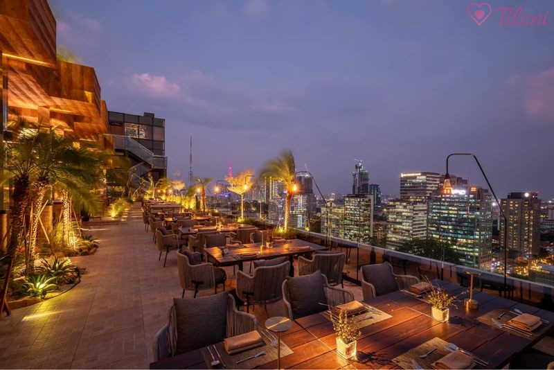 Shri là một trong những địa điểm hẹn hò riêng tư ở Sài Gòn lý tưởng với view toàn cảnh thành phố từ trên cao.