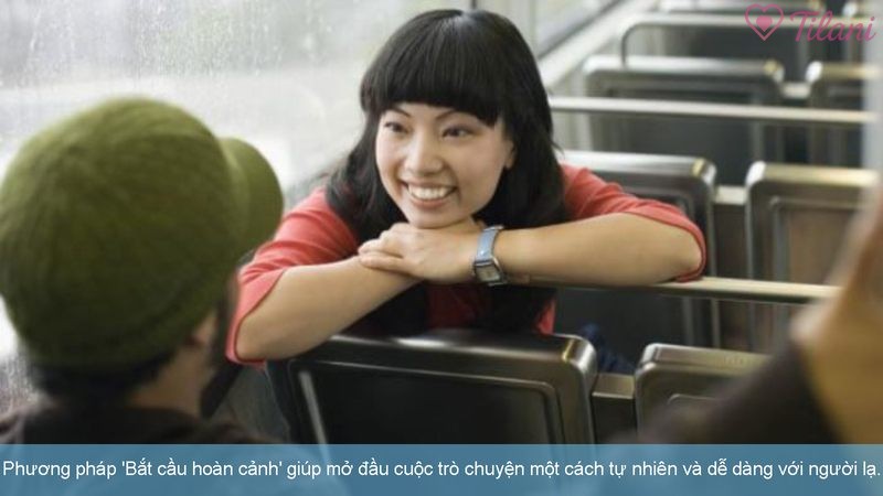 Phương pháp 'Bắt cầu hoàn cảnh' giúp mở đầu cuộc trò chuyện một cách tự nhiên và dễ dàng với người lạ.