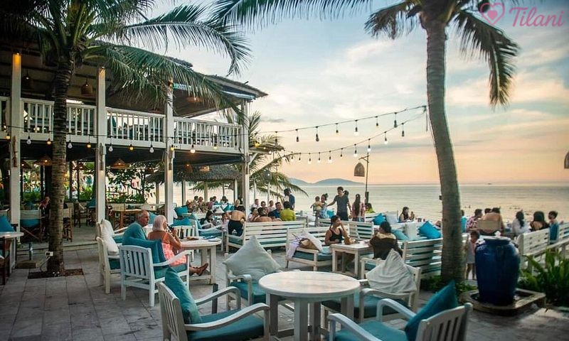 The Deck House – địa điểm hẹn hò riêng tư ở Sài Gòn với dịch vụ thuê phòng riêng có view sông và thiết kế tinh tế.